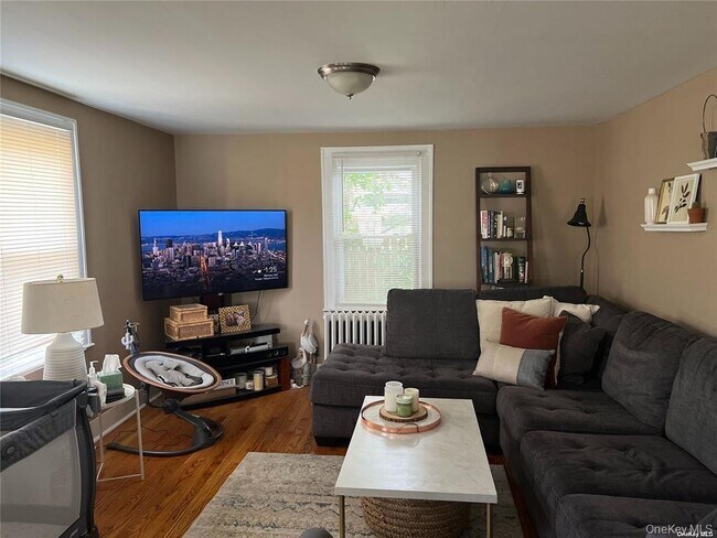 Foto del edificio - 58 Floyd Pl