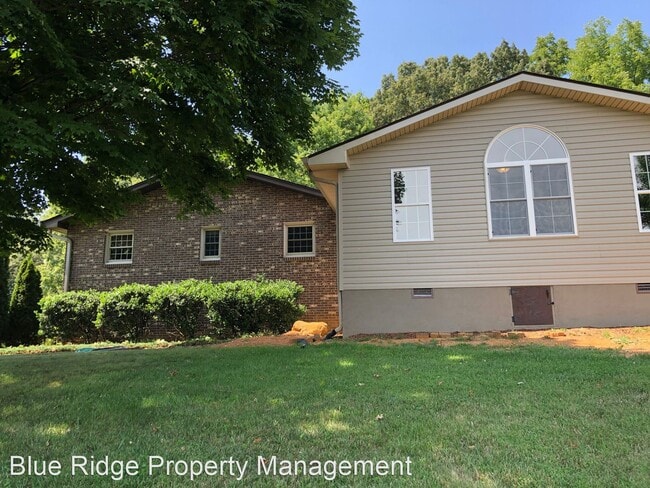 Building Photo - 4 br, 2.5 bath House - 426 N. Pickens Brid...