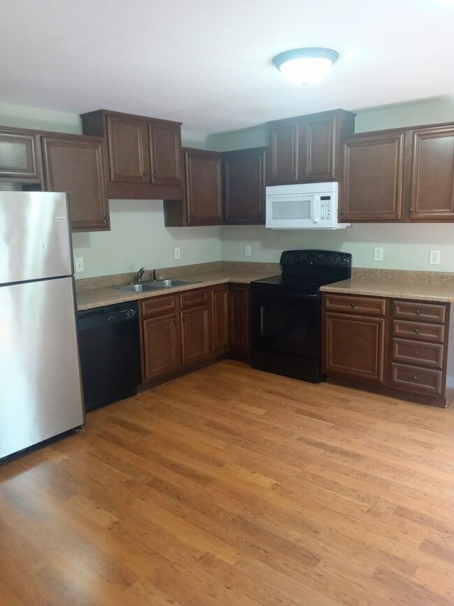 Building Photo - 1732 Thistlewood Dr