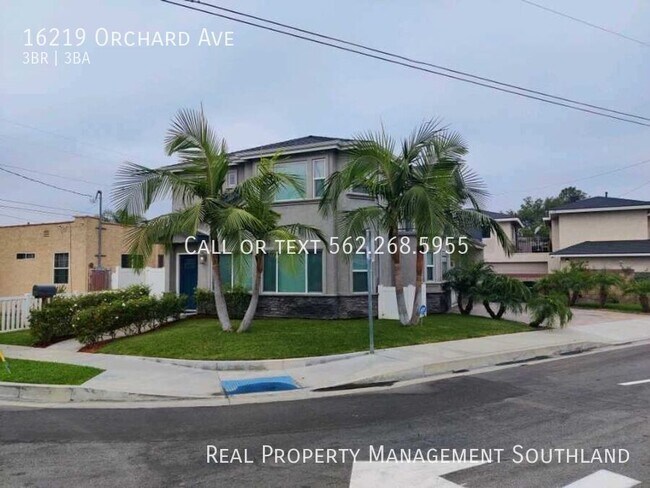 Building Photo - Three Bedroom Home in Bellflower for Rent!
