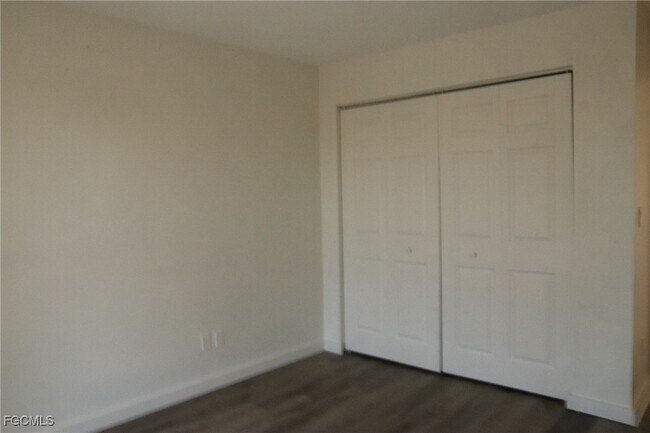 Foto del edificio - 320 Harry Ave S