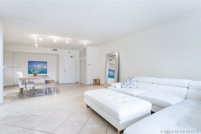 Building Photo - THE PLAZA OF BAL HARBOUR CONDO