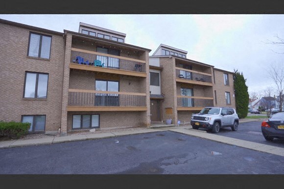 Foto del edificio - 614 Englewood Ave