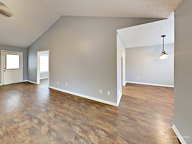 Foto del edificio - 5102 Meridian Lake Dr
