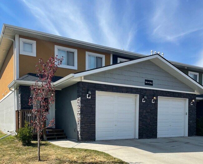 Building Photo - Prairie View Townhomes