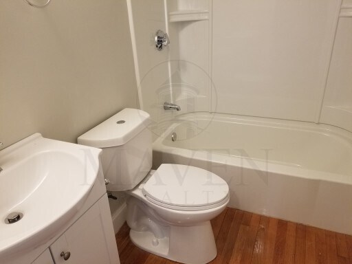 Foto del edificio - 35 Whitfield Rd