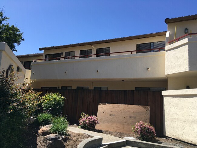 Building Photo - 5015 Valley Crest Dr