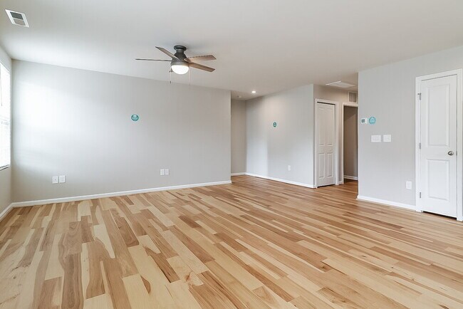 Foto del edificio - 864 Garrison Ave