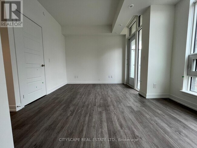 Photo du bâtiment - 861 Sheppard Ave W