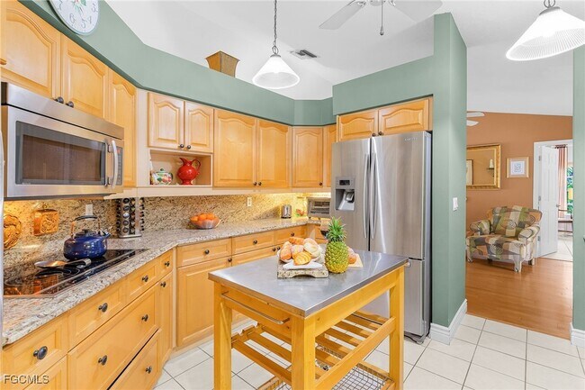 Foto del edificio - 8549 S Lake Cir