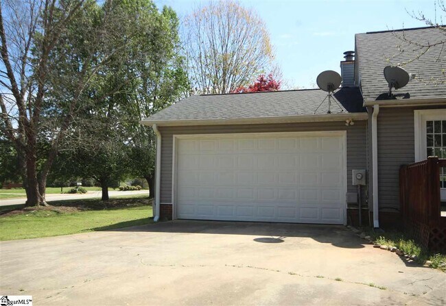 Building Photo - 115 Berrys Pond Dr