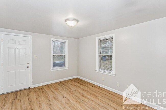 Foto del edificio - 130 S Charles St