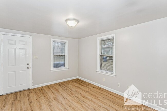 Building Photo - 130 S Charles St