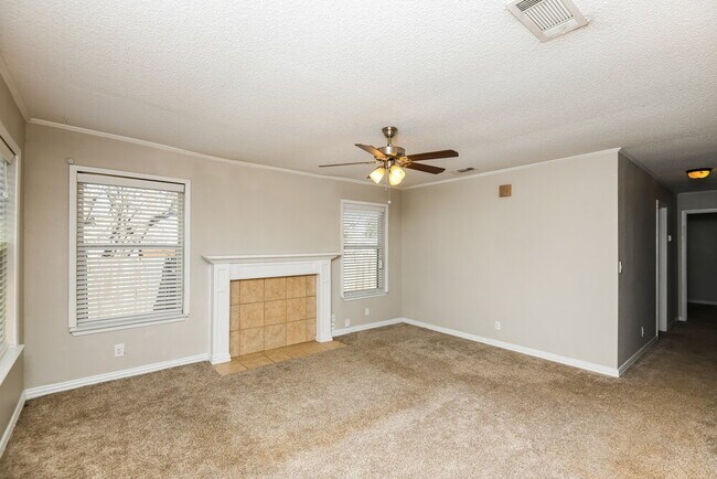 Foto del edificio - 505 Plainview Dr
