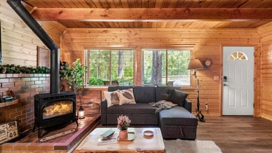 Building Photo - 321 Paradise Dr