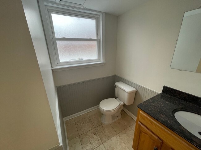 Building Photo - Beautiful home in Lathrup Village--3br/2.5ba/Basement/Attached Garage