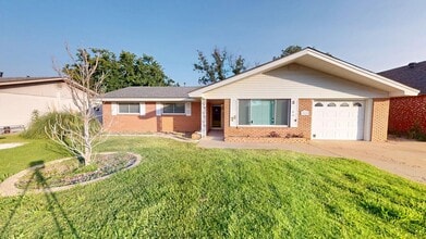 Building Photo - 317 W Blanco Dr
