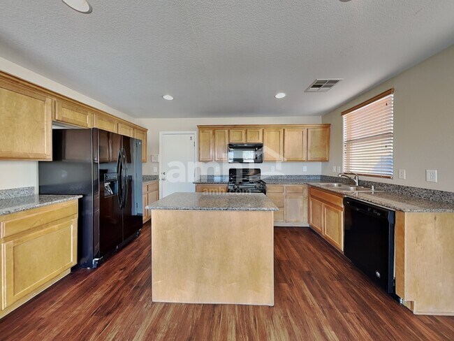 Foto del edificio - 6490 Albina Creek St