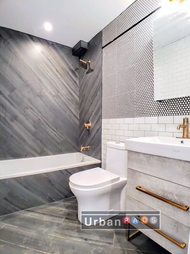 Foto del edificio - 1160 Rogers Ave