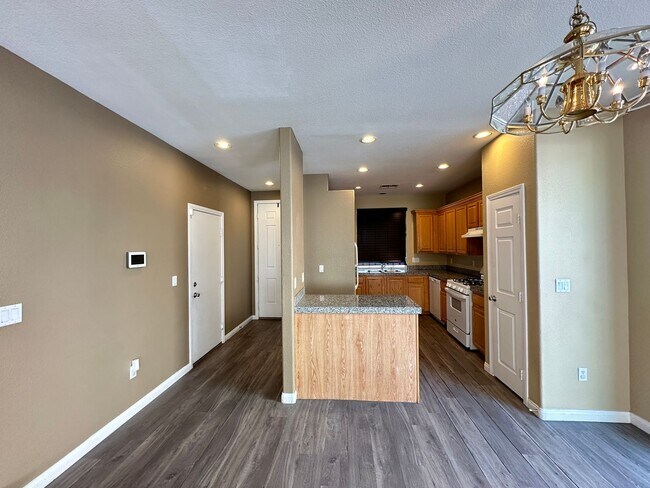 Foto del edificio - 6182 Tillman Crest Ave