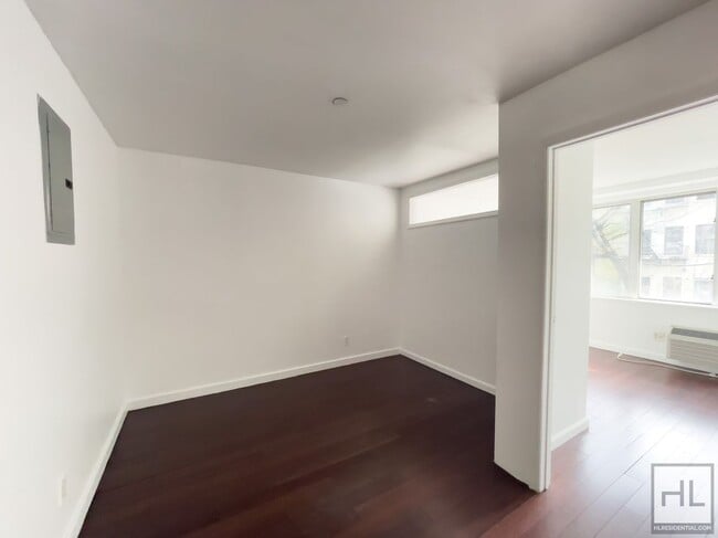 Foto del edificio - STANHOPE STREET / Bushwick 2-Bed 1-Bath / No Fee / 1-Month Free