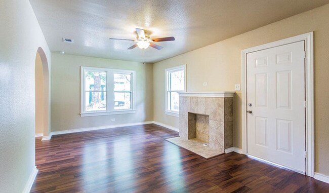 Foto del edificio - 406 Halliday Ave