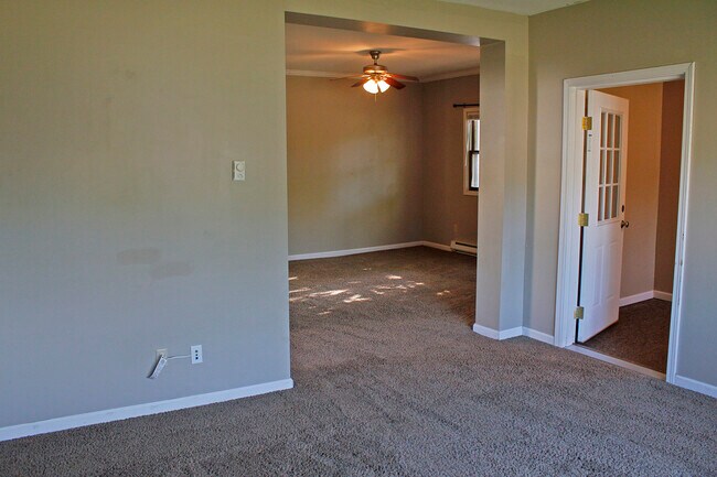 Entry - 819 8th St