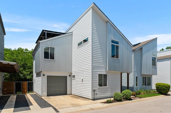 Building Photo - 705 N Bluff Dr