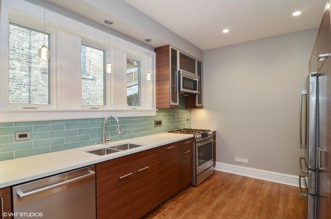 Building Photo - 1520 W Elmdale Ave