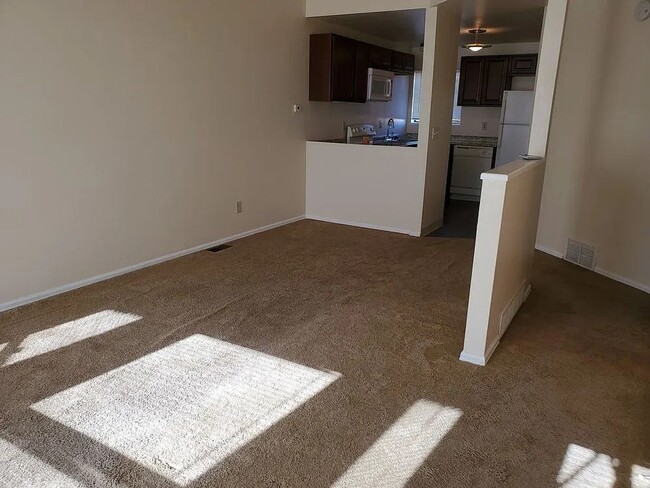 Building Photo - Cheyenne Autumn 2BD/1.5BA Townhome with A/C