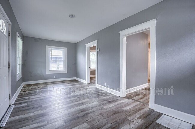 Foto del edificio - 3217 E 62nd St