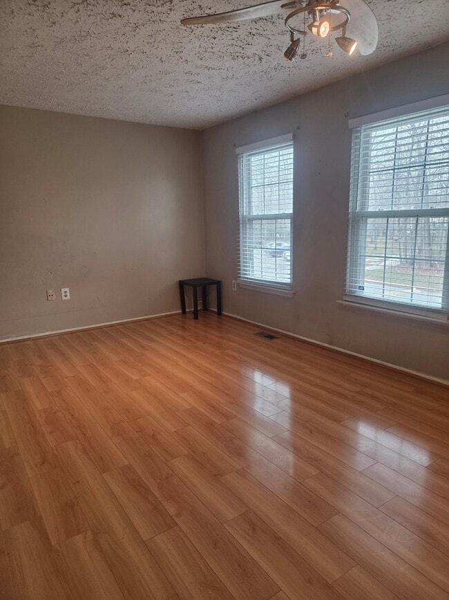 Foto del edificio - 1598 Pin Oak Dr