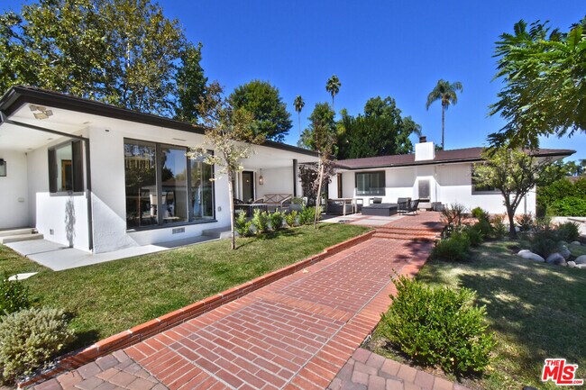 Foto del edificio - 4678 White Oak Ave