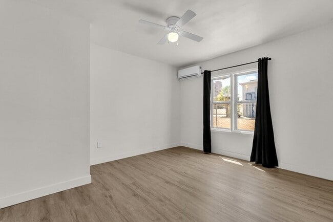 Building Photo - New remodeled in the heart of downtown PHX