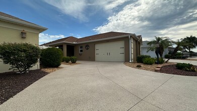 Building Photo - 724 Yager Ln
