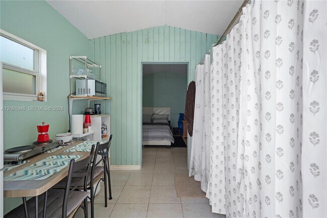Foto del edificio - 1741 NE 178th St