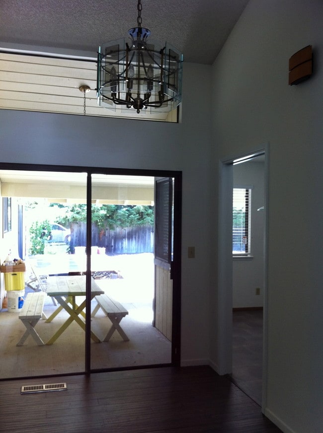 Building Photo - 327 Clarkin Ct