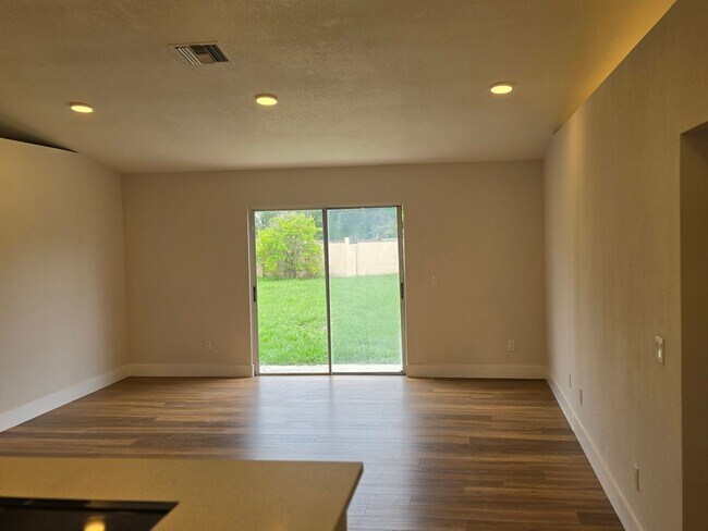 Foto del edificio - FOR RENT!!! SIMPLY STUNNING (REMODELED) 3 BEDROOM 2 BATH SINGLE FAMILY HOME...