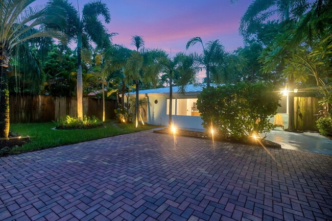 Building Photo - 1317 NE 1st Ave.