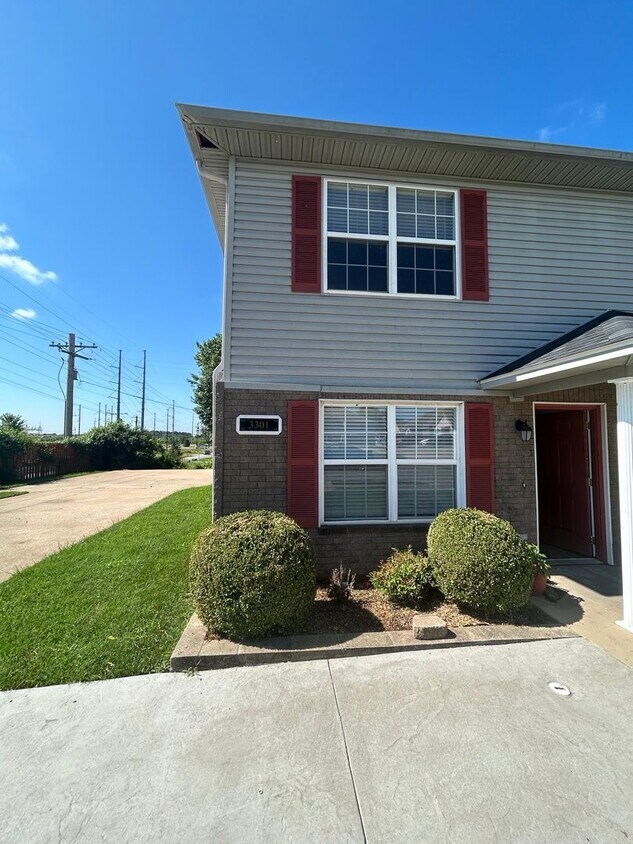 Primary Photo - 3301 SW Victoria Pl