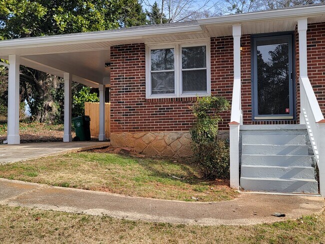 Foto del edificio - Updated Kitchen Pet Friendly-Brick Ranch  - SS Appliances- Emory, North Druid Bills and Briarcliff