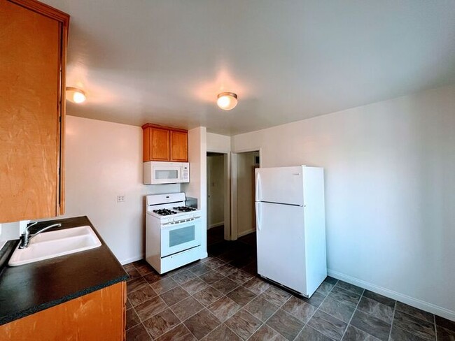 Building Photo - Charming 1 Bedroom in Banker's Hill with P...