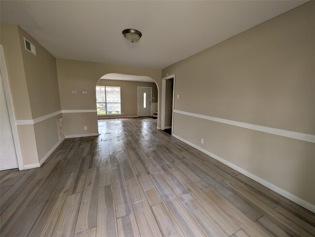 Building Photo - 515 Broad Ripple Dr
