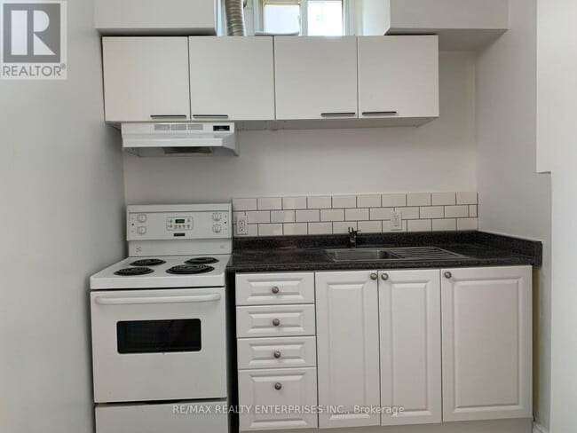 Photo du bâtiment - 142 Emerald St S