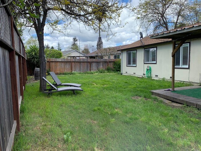 Building Photo - 954 Emily Ave