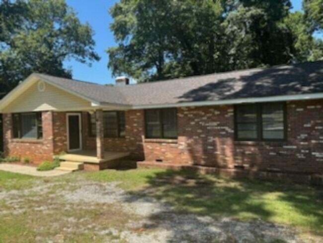 Foto del edificio - Brick Mid-Century Modern Home in Great Loc...