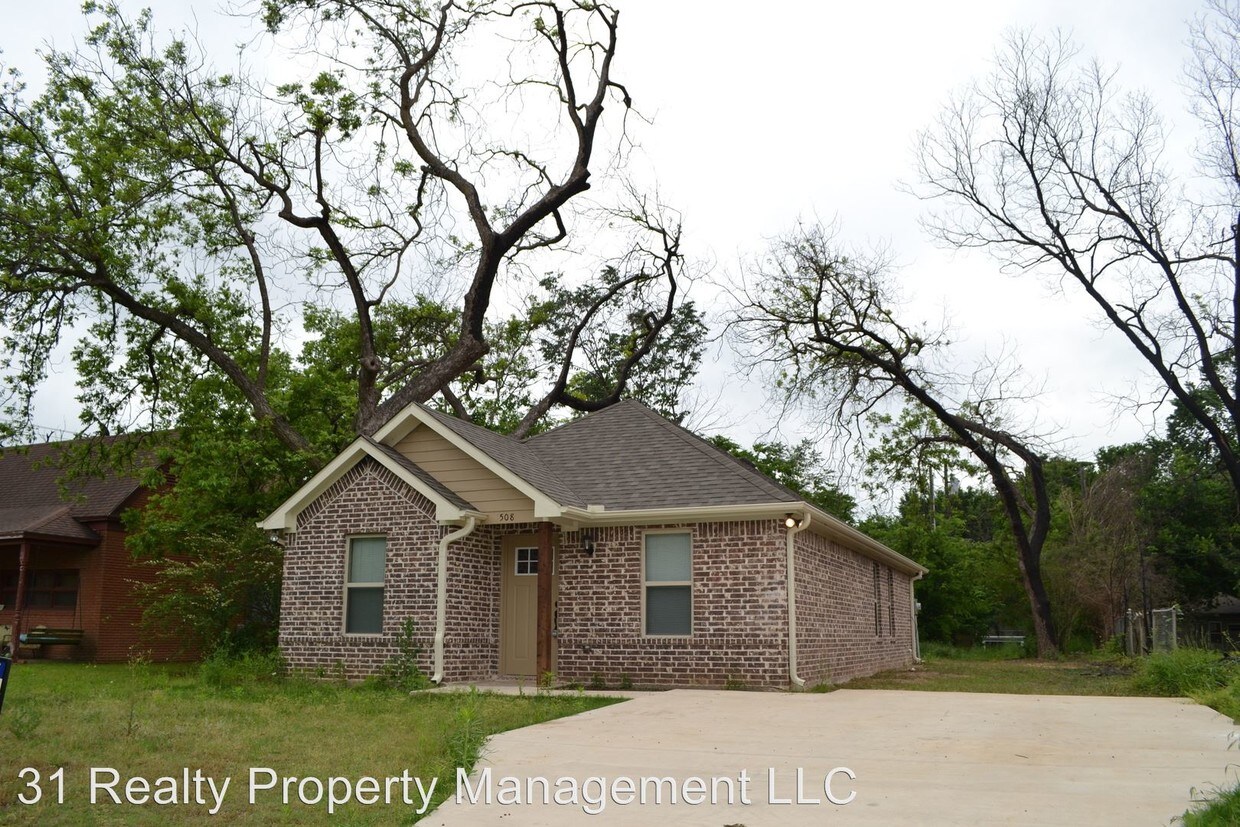 Foto principal - 3 br, 2 bath House - 508 W. Hull St