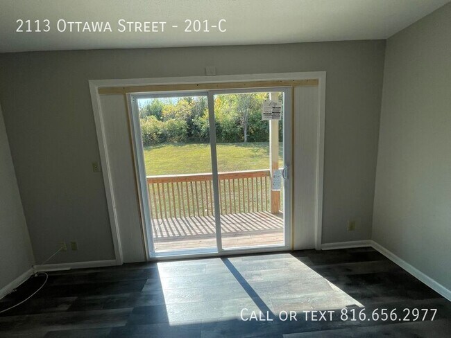 Building Photo - 2113 Ottawa St