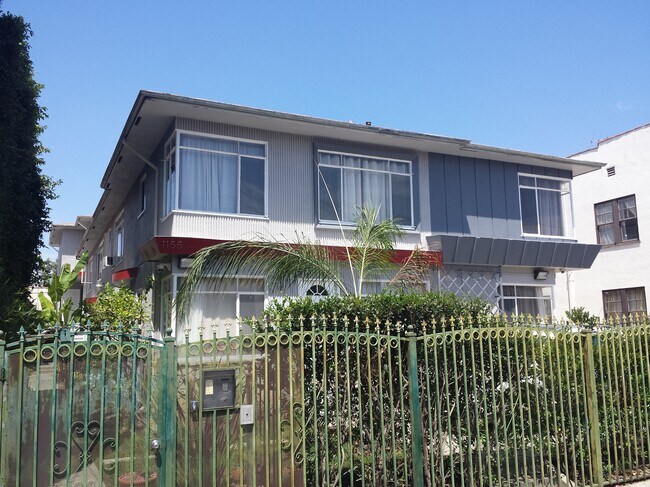 Foto del edificio - 1157 N Kingsley Dr