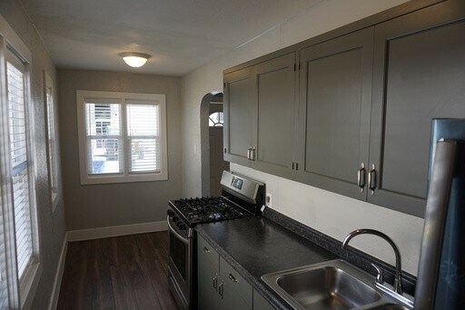 Building Photo - 159-161 Goltz